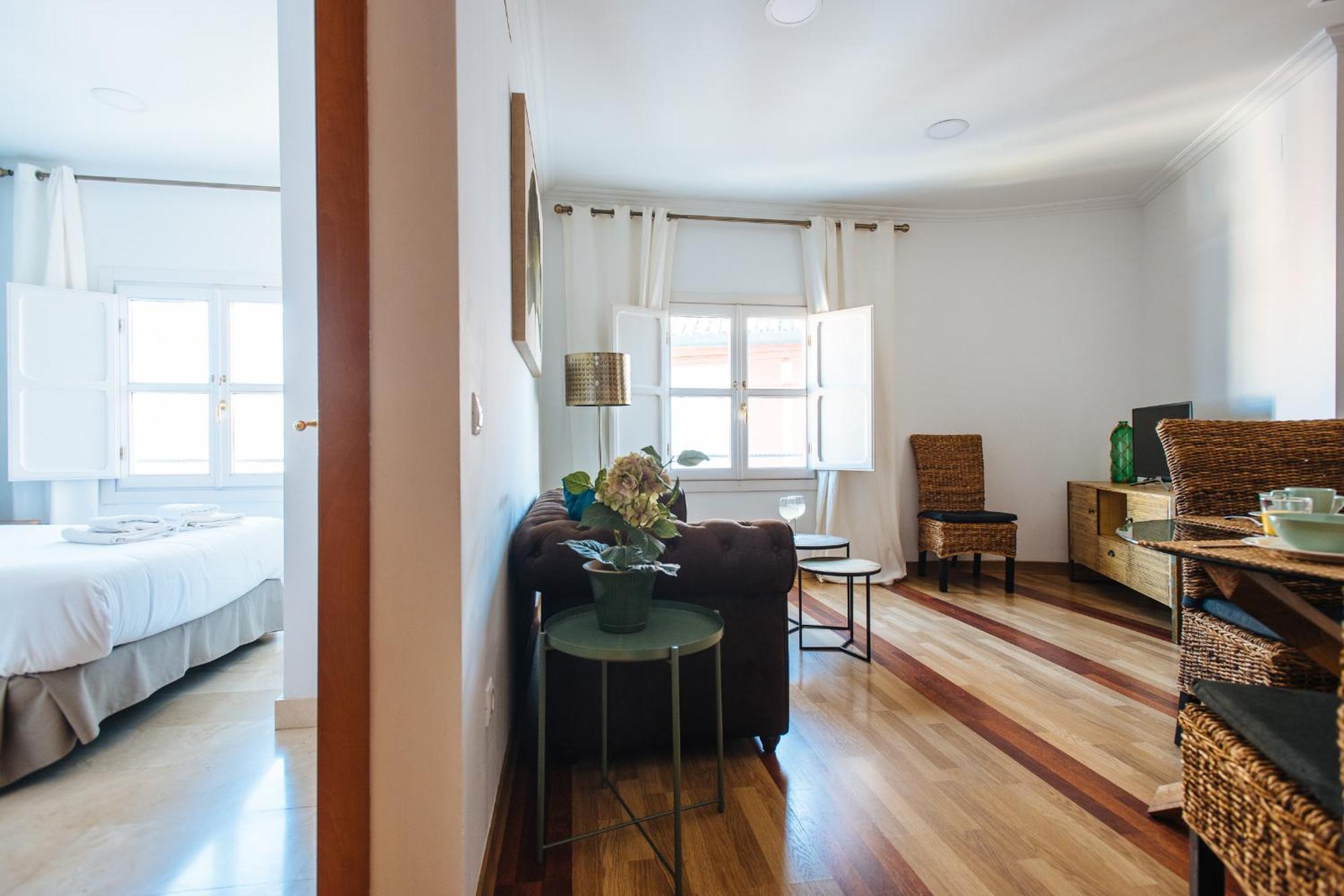 Hostly Orfila 3A-3B Exclusive Penthouse-Center-Fibre-Parking Optional — Photos 3